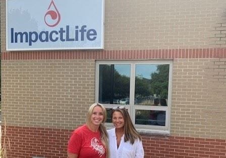 melissa and michelle in front of donor center